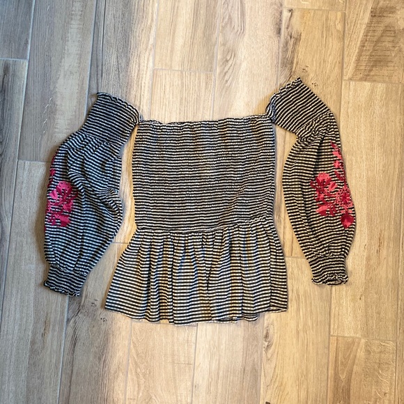 Off The Shoulder Top - Picture 2 of 3